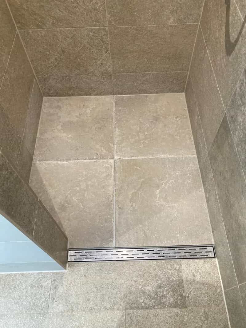 Doucheafvoer professioneel gereinigd door 247 Ontstopper