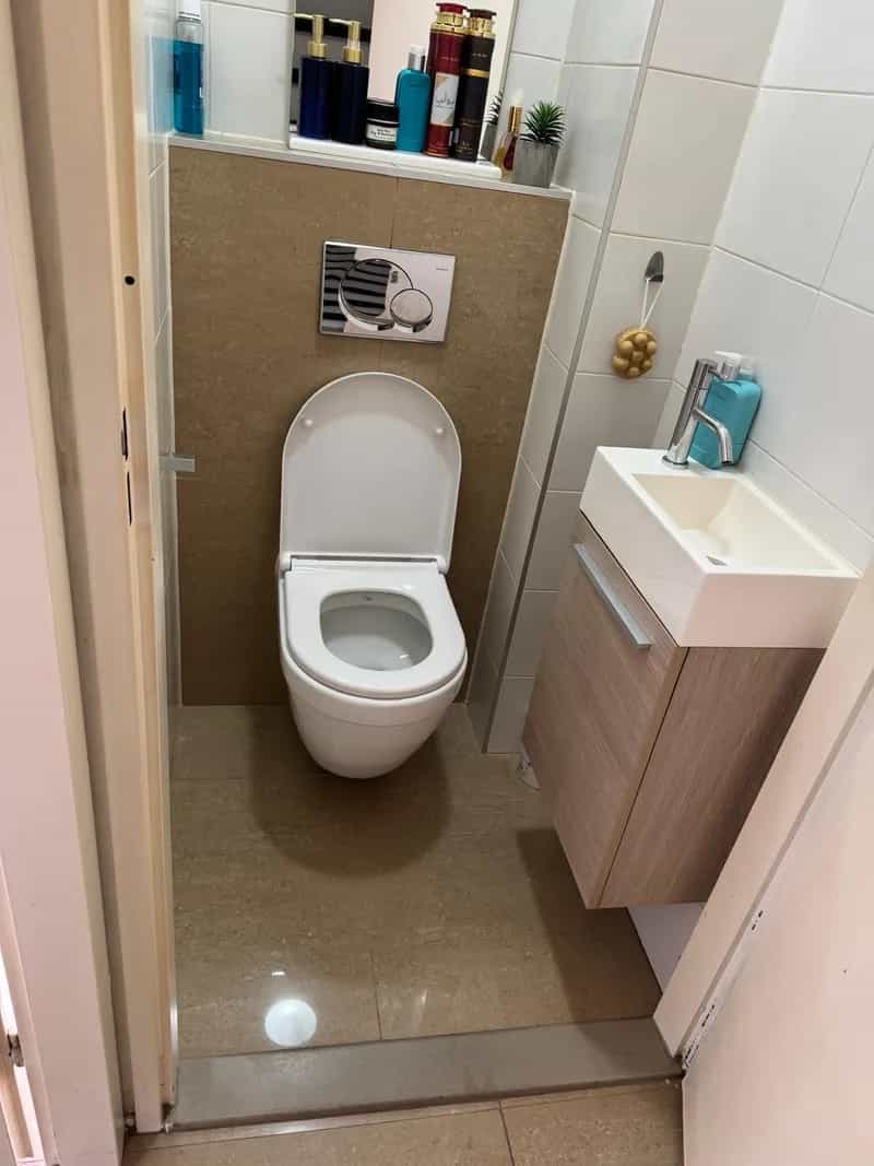 Schoon toilet na professionele ontstopping door 247 Ontstopper